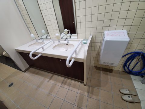 男子トイレ