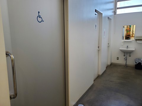 トイレ外観