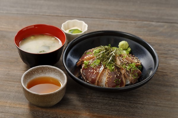 鰹の漬け丼