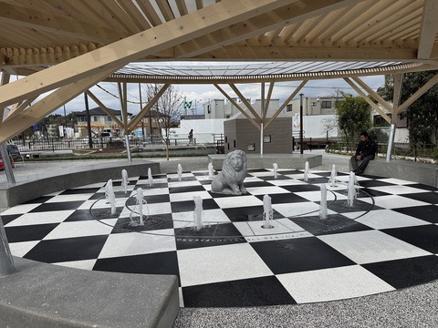 やなせライオン