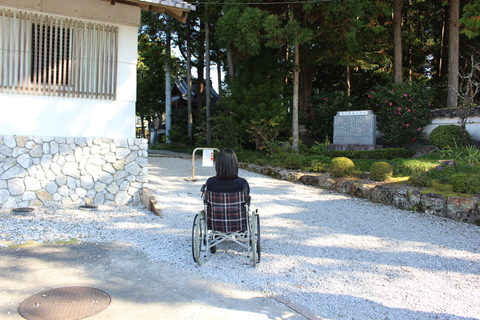 第三駐車場からの砂利道