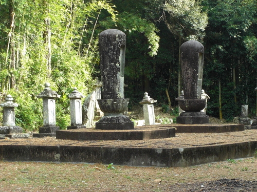比江の卵塔